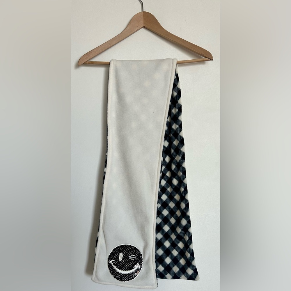 Joe Boxer | Women’s Black & White Plaid Reversible Fleece Scarf Smiley Face NWOT